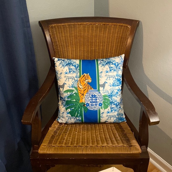 Pillow Cover - Staffordshire Dogs + Ginger Jar OR Tigers - Grandmillennial Decor - Picture 9 of 10